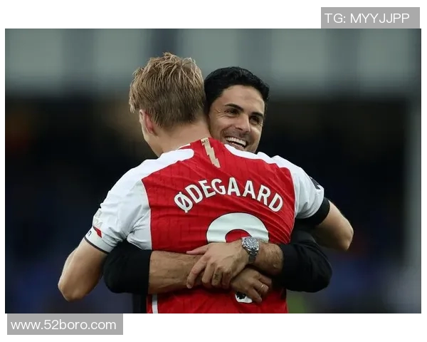 英超球队曼联宣布签下新巴西后卫莱昂纳多为阵容增添深度